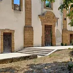 Palace לינה וארוחת בוקר Salaparuta