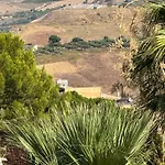 לינה וארוחת בוקר Palace *