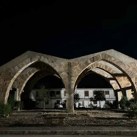 Palace לינה וארוחת בוקר